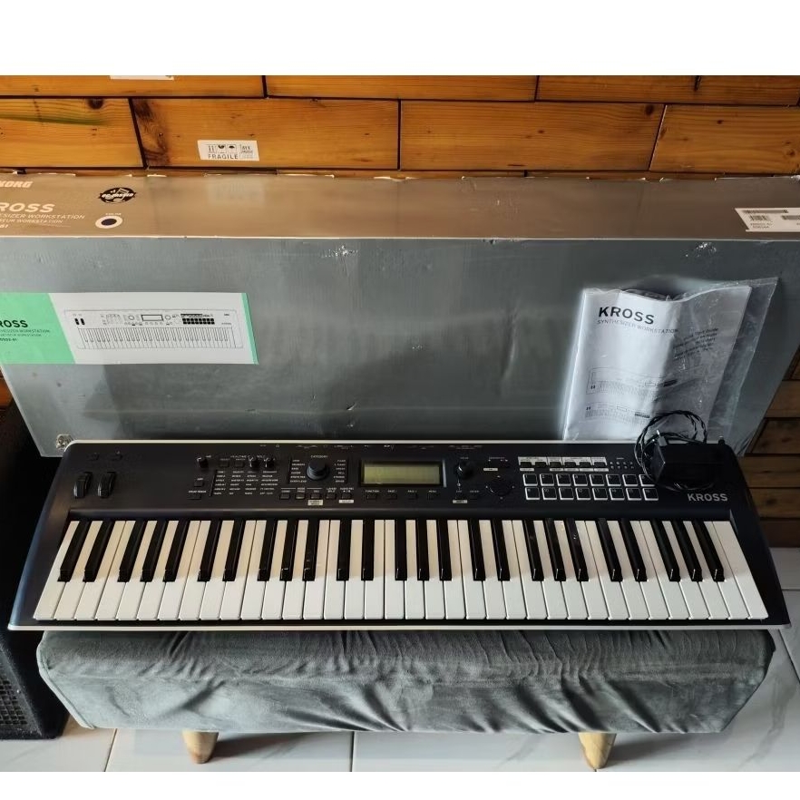 keyboard synthesizer workstation Korg Kross 2 61-key