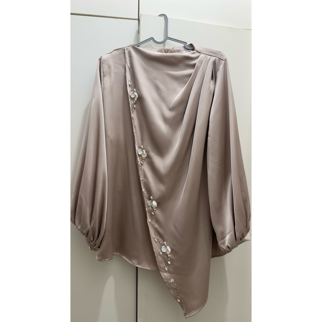preloved MDLY Naira Blouse