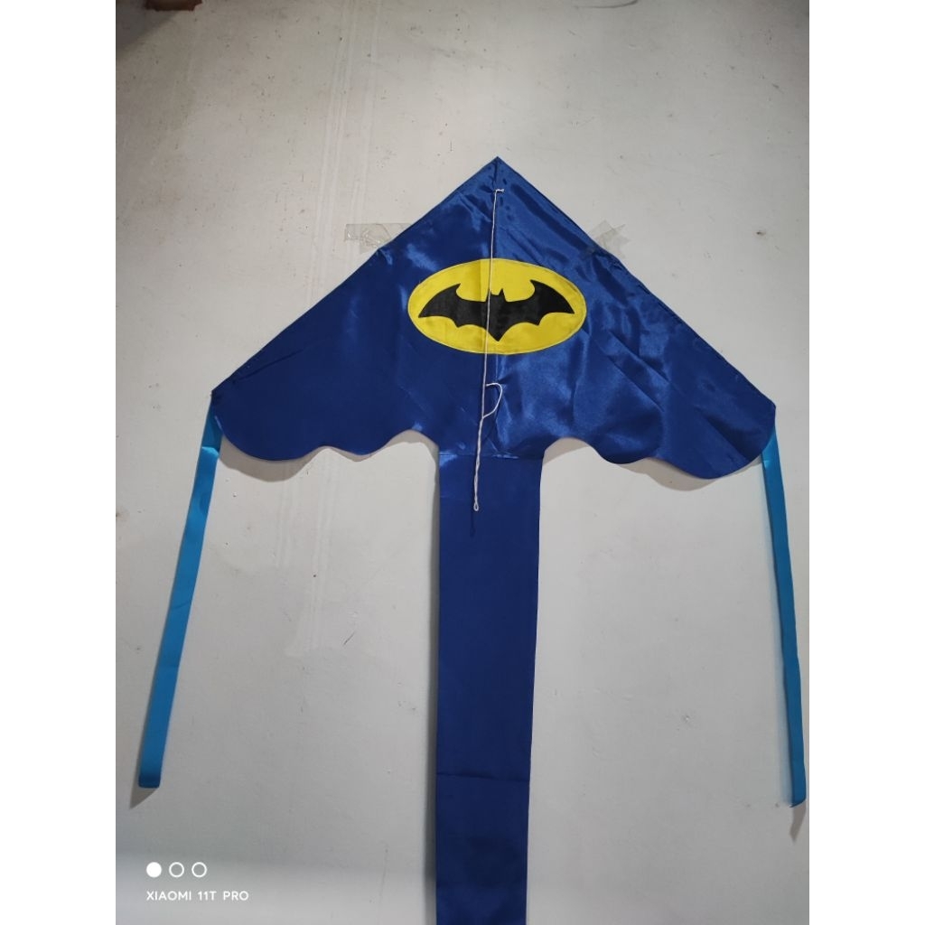 layang layang kain logo batman