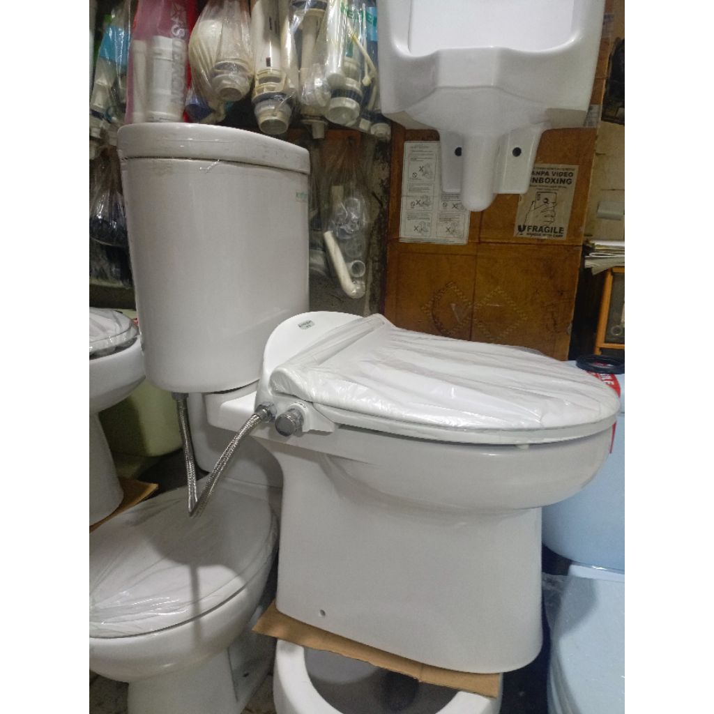 closet duduk TOTO Cw421/420jp putih tutup eco-washer