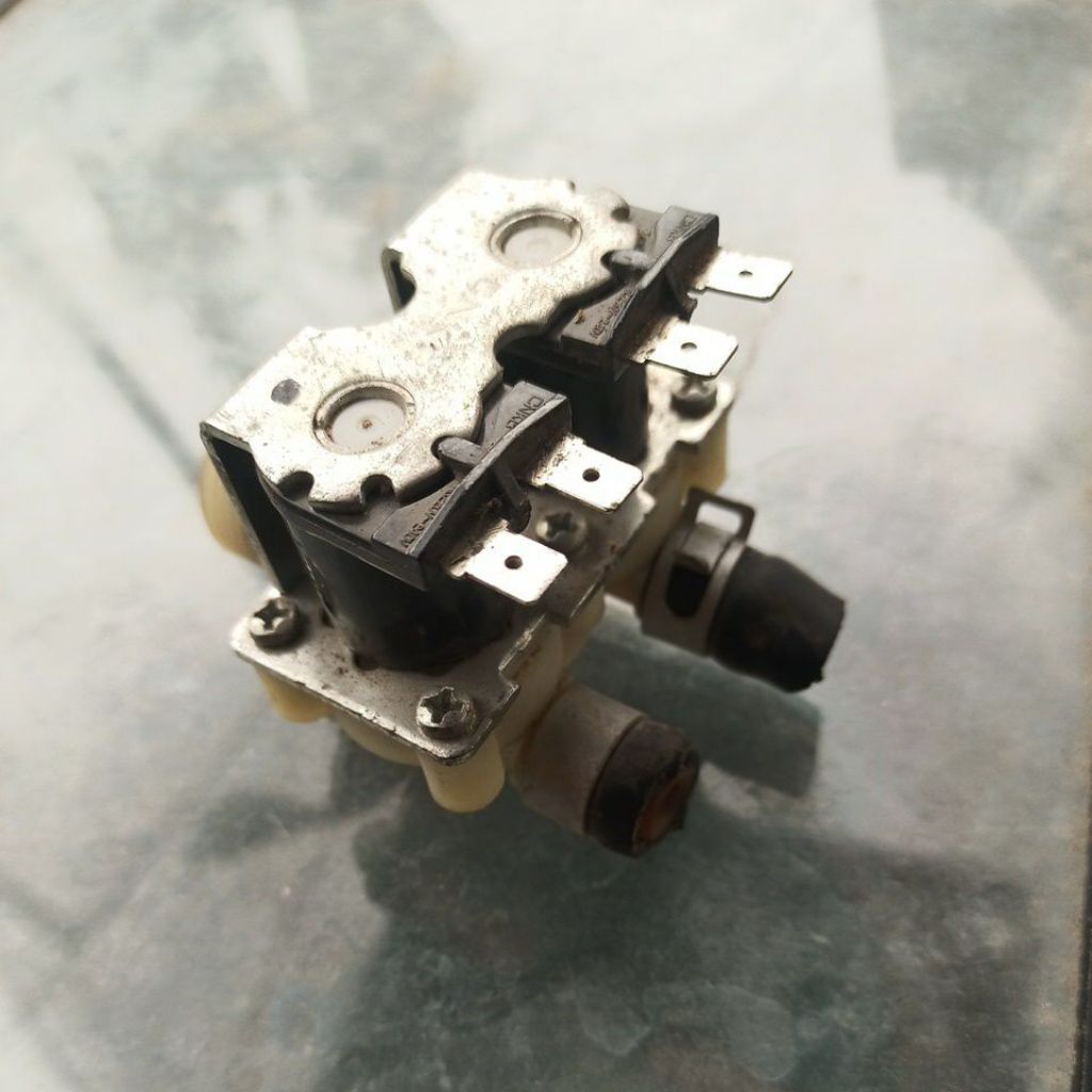 water inlet mesin cuci LG FRONT LOADING