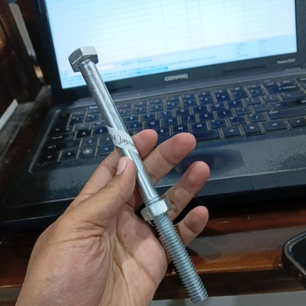 Baut Jagang traktor putih G1000 , Boxer