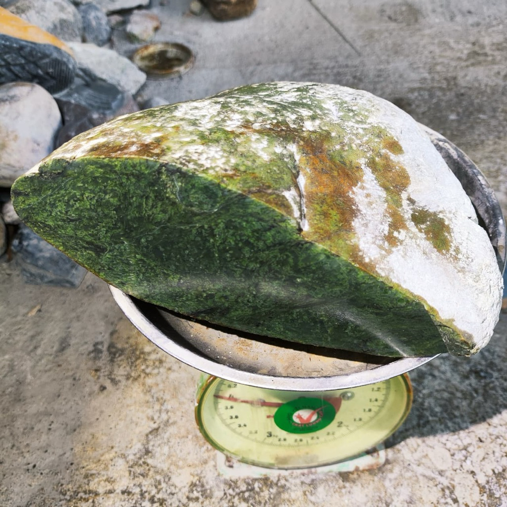 BATU GIOK ACEH NEPHRITE JADE 4KG