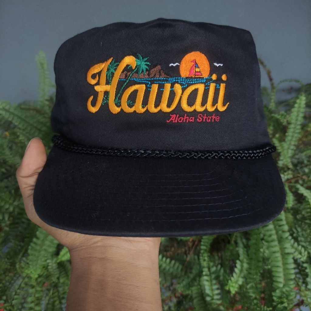 TOPI VINTAGE HAWAII SCRIPT LOGO