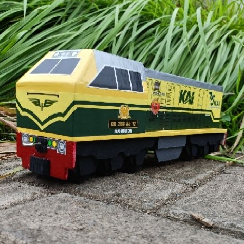 Miniatur Kereta Api Lokomotif CC203 vintage - MINIATUR KERETA API KAYU SURABAYA