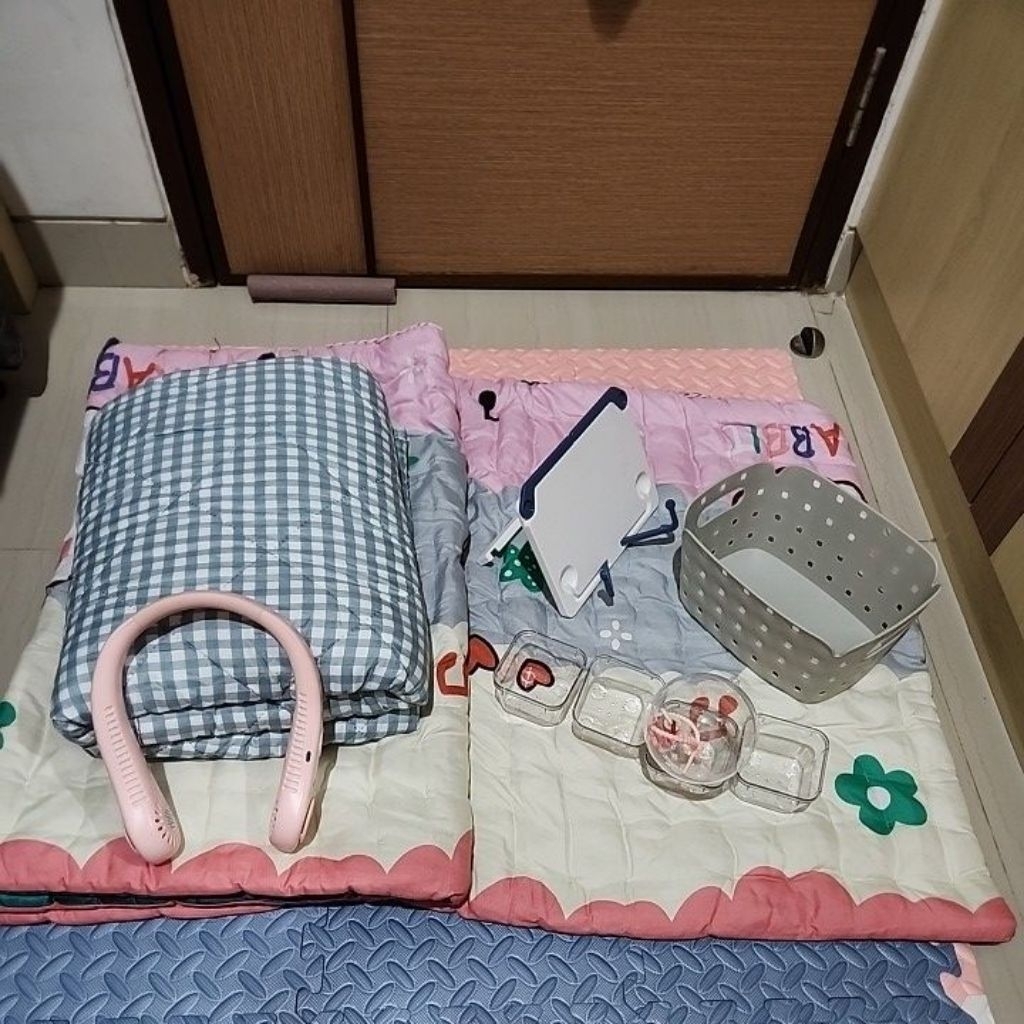 [Alat Kos] kasur lipat, bed cover selimut, Kipas angin Fan portable, Stand Buku, Storage Basket Kera