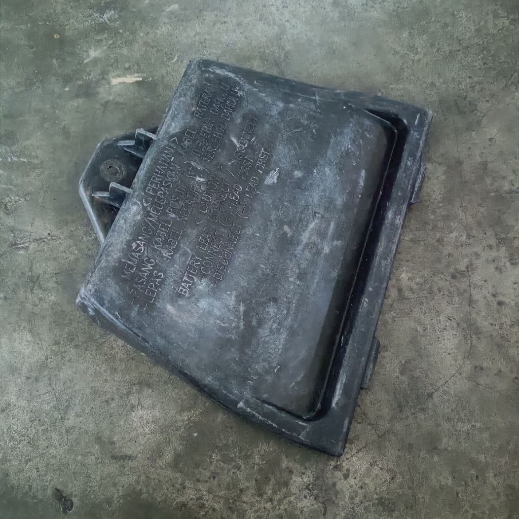 Cover bagasi tutup aki Yamaha Vega zr vega new zr original lepasan motor