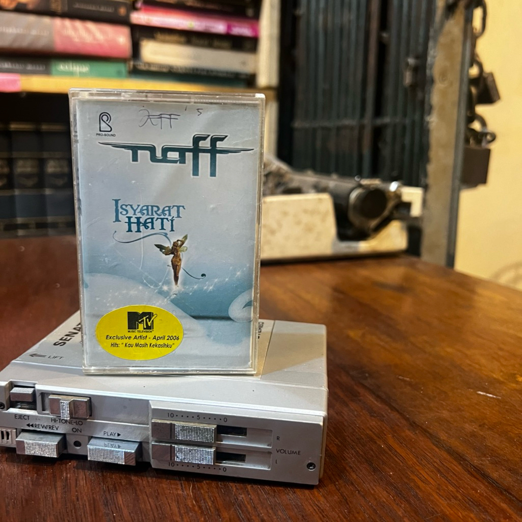 Kaset Pita Band Naff Isyarat Hati