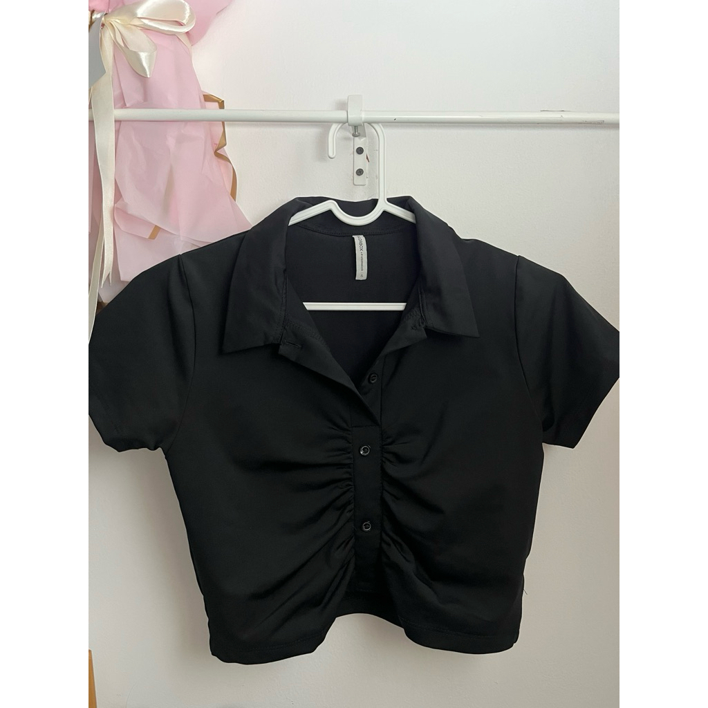 PRELOVED - kemeja hitam crop COLORBOX
