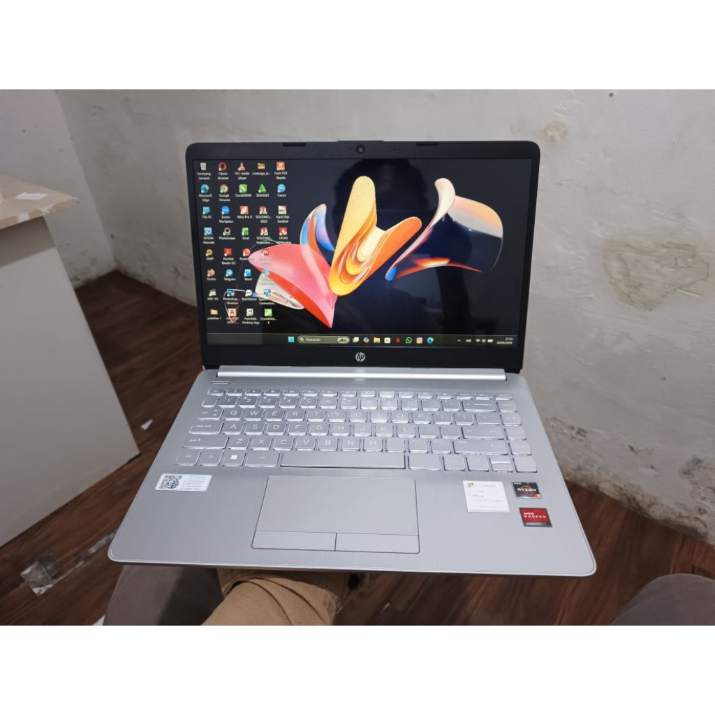 Laptop Desain HP 14s-dk1514AU Ryzen 3 3250U Ram 16 SSD 512