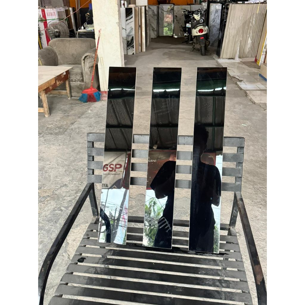 plin lis granit hitam glosy 10x60