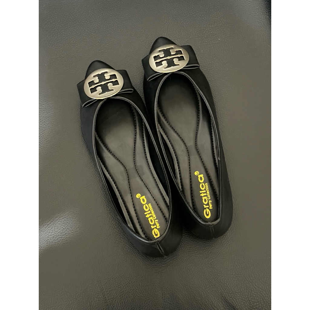 Preloved flat shoes gratica ukuran 37 like new // preloved sepatu sendal flat shoes