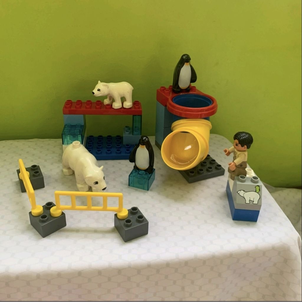 Lego duplo set kebun binatang zoo penguin beruang kutub