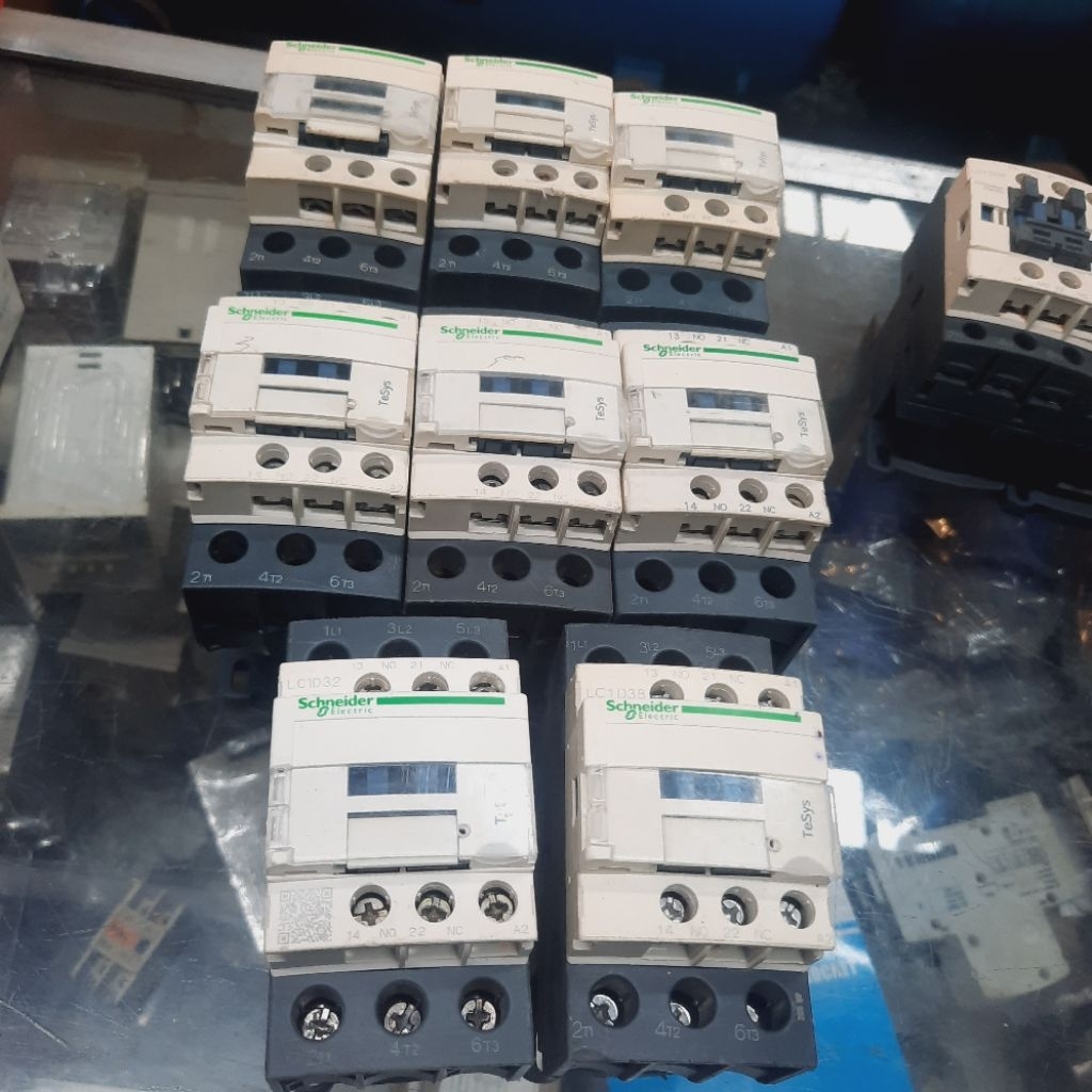 kontaktor schneider lc1d25