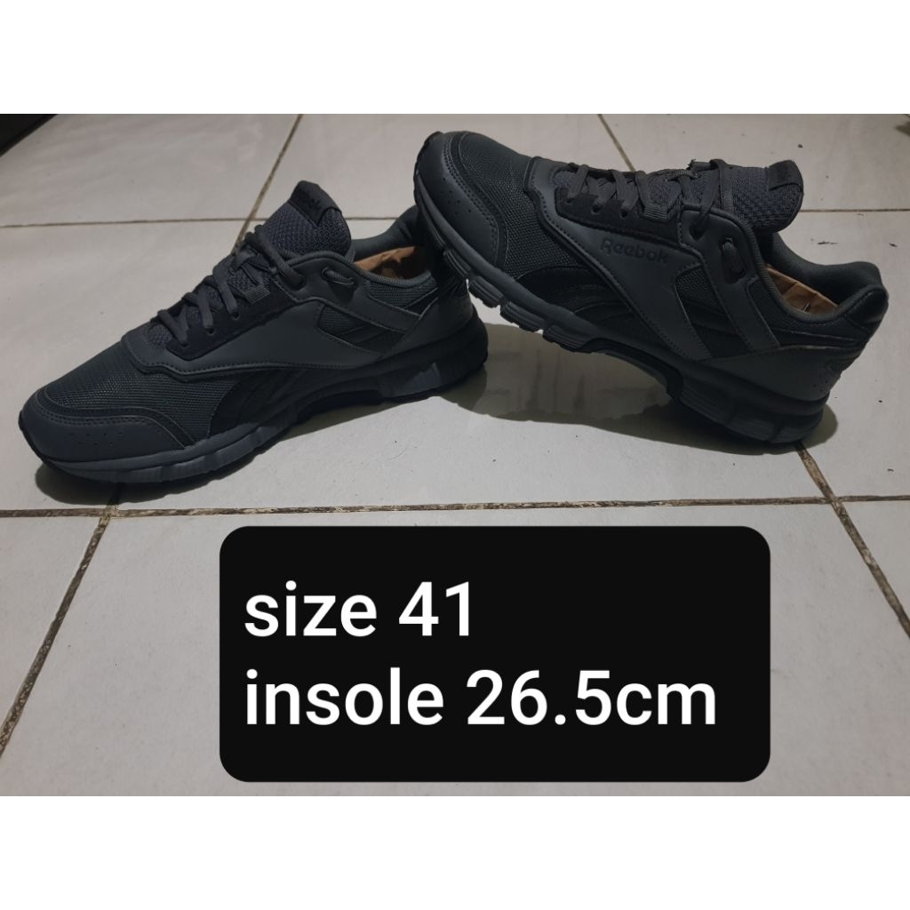 SepatuSneakerSportReebok
