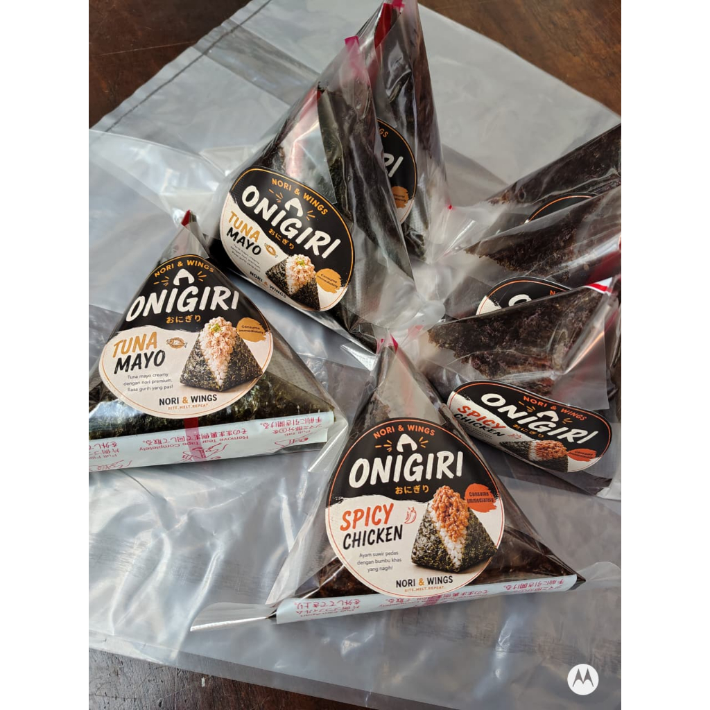 Onigiri / Nasi Segitiga Ala Jepang isi Tuna Mayo / Spicy Chicken Ayam / Daging Kepiting Olahan denga