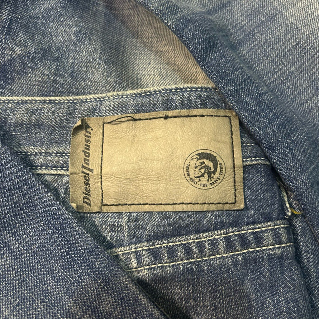 Celana Jeans Second “Diesel Industry Buster Italy Slim Straight Faded Buttonfly Blue Denim”