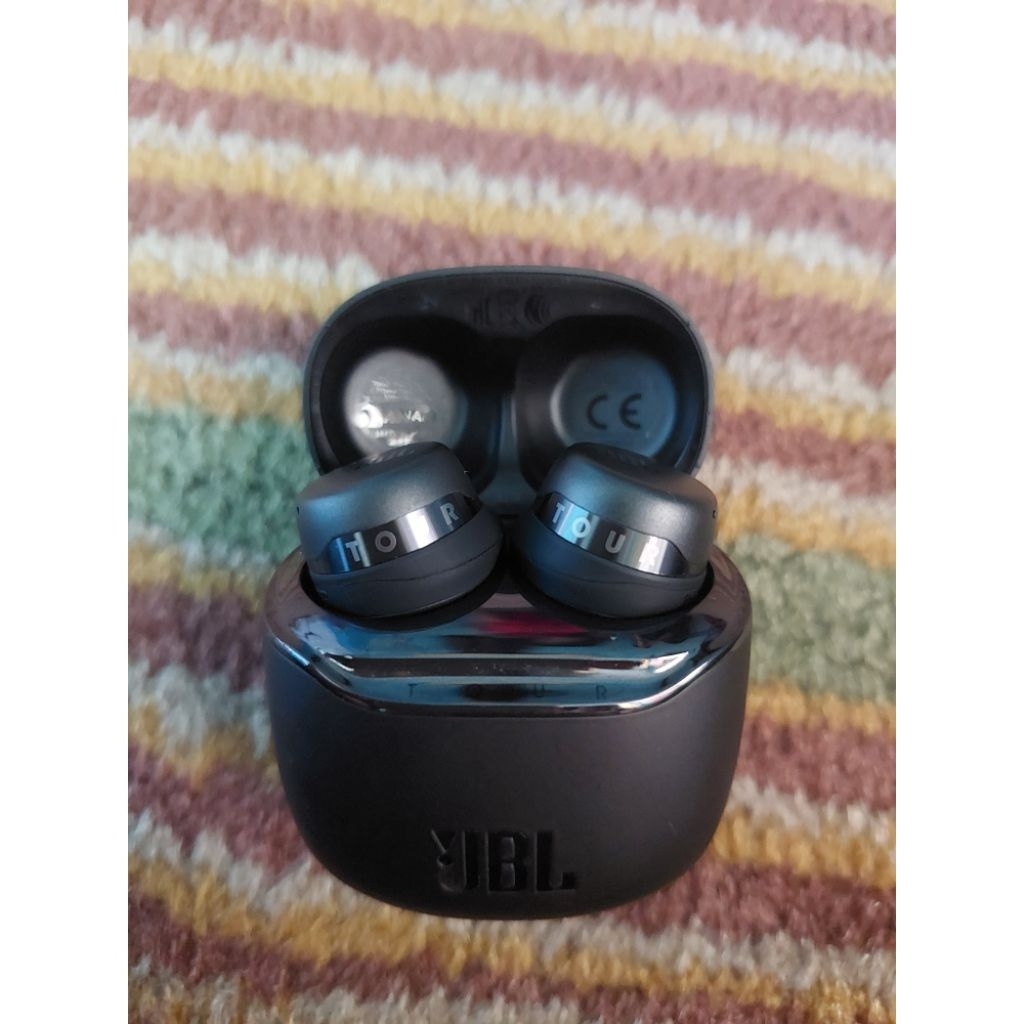 tws jbl tour pro plus originalnya