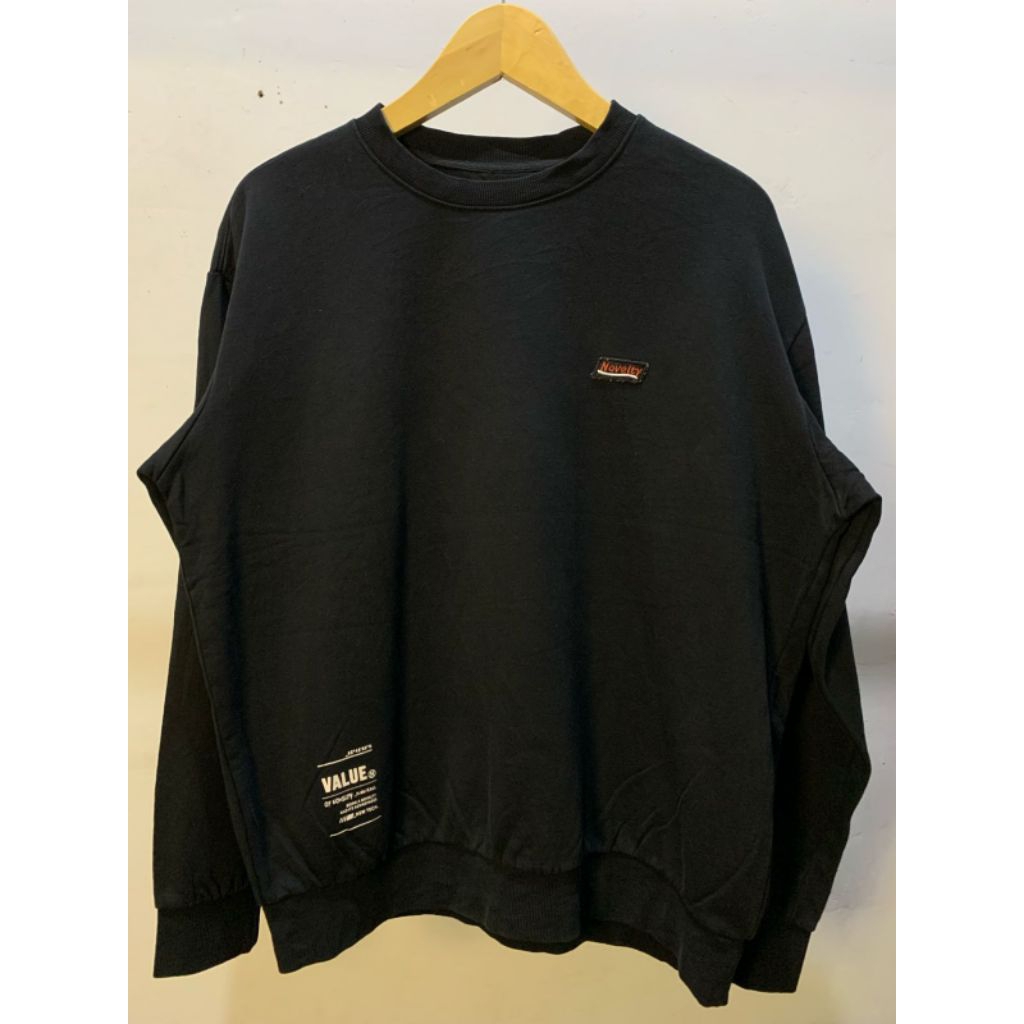 CREWNECK MOTIF SIMPLE HITAM