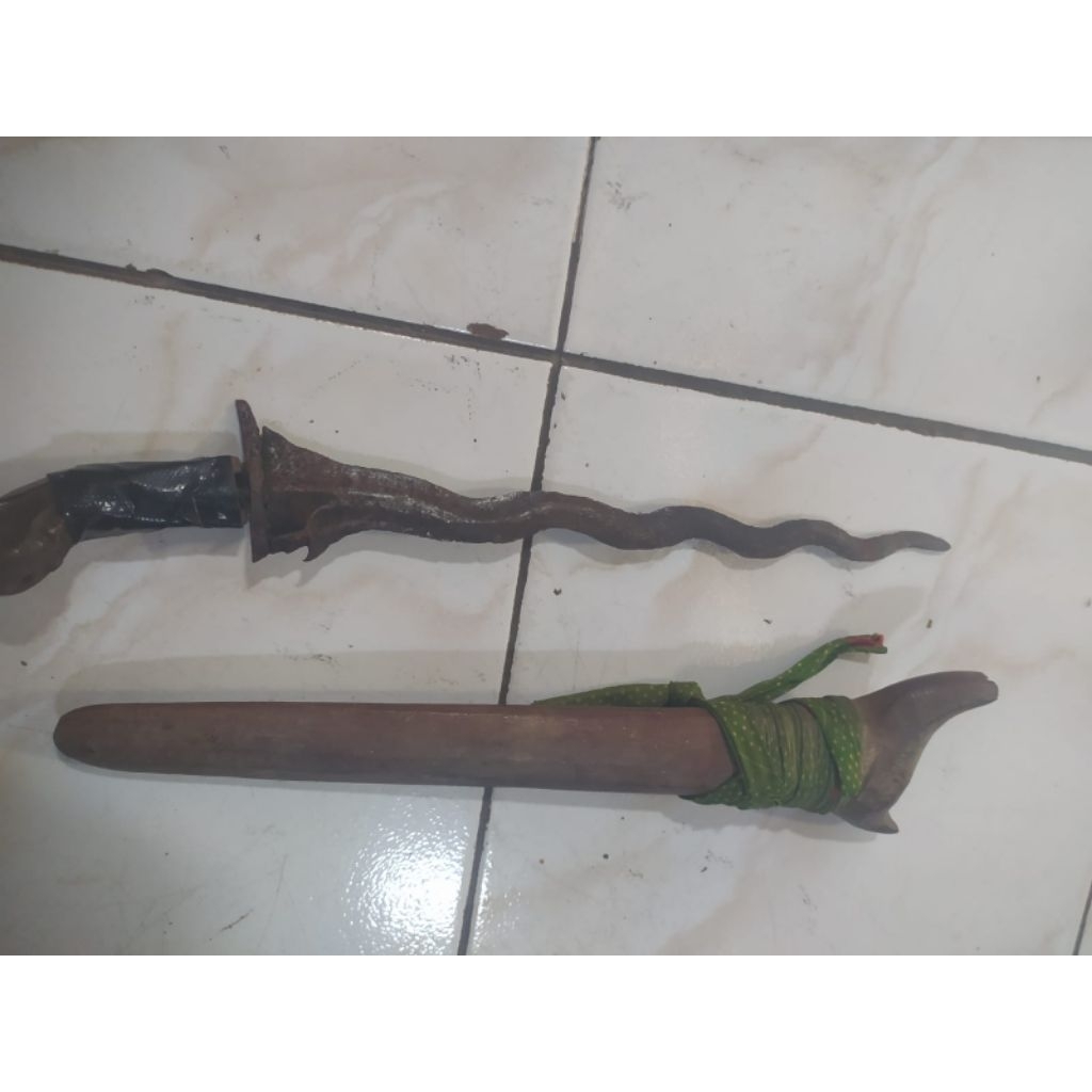 Keris Kuno Pusaka Luk Tua Asli Antik Koleksi Pajangan Keris Sepuh