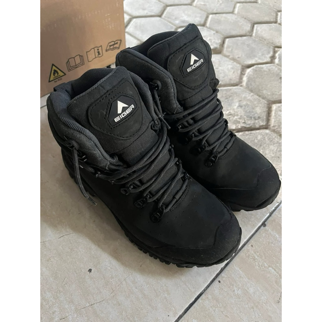 sepatu hiking eiger