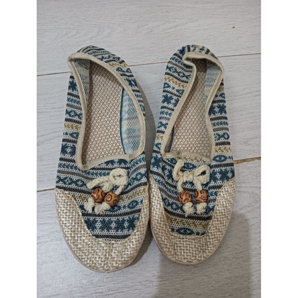 Sepatu wanita size 37 (bekas)