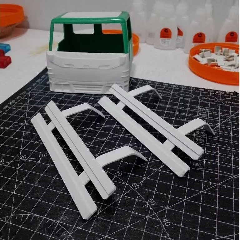 Pengaman Samping Miniatur Truck Plastik