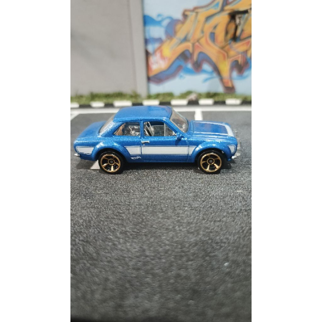 Hotwheels loose Ford Escort FF old, Nissan Silvia S13 FF, VW Cafer Racer Moon Eye Hitam