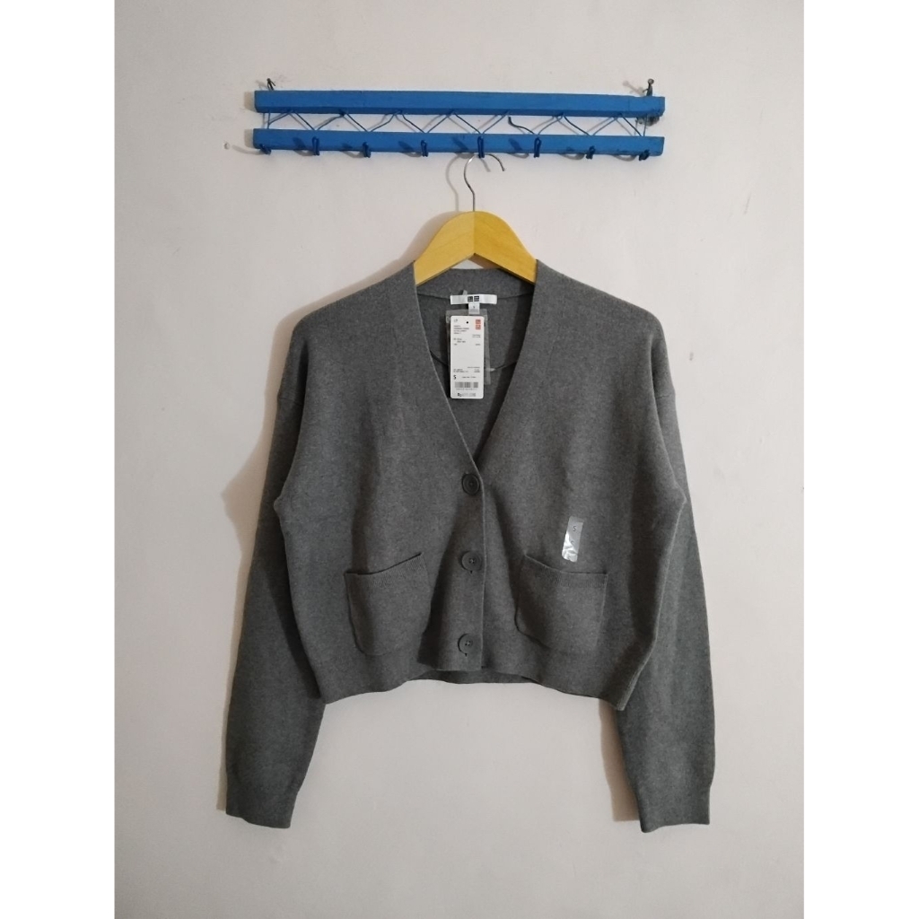 [UNIQLO] NEW cardigan uniqlo katun lembut kerah v abu" rare
