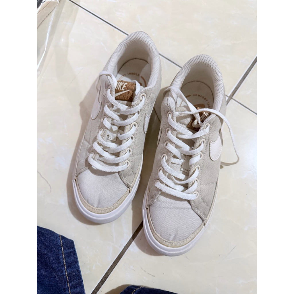 Preloved Sepatu Nike / Size 35.5
