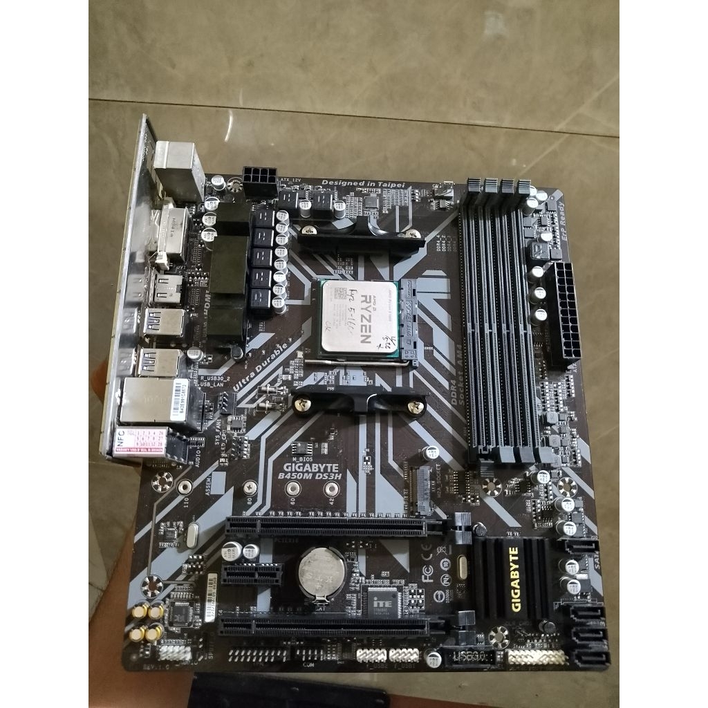 Mobo amd gigabyte B450M 4x slot Ram  Normal siap pakai