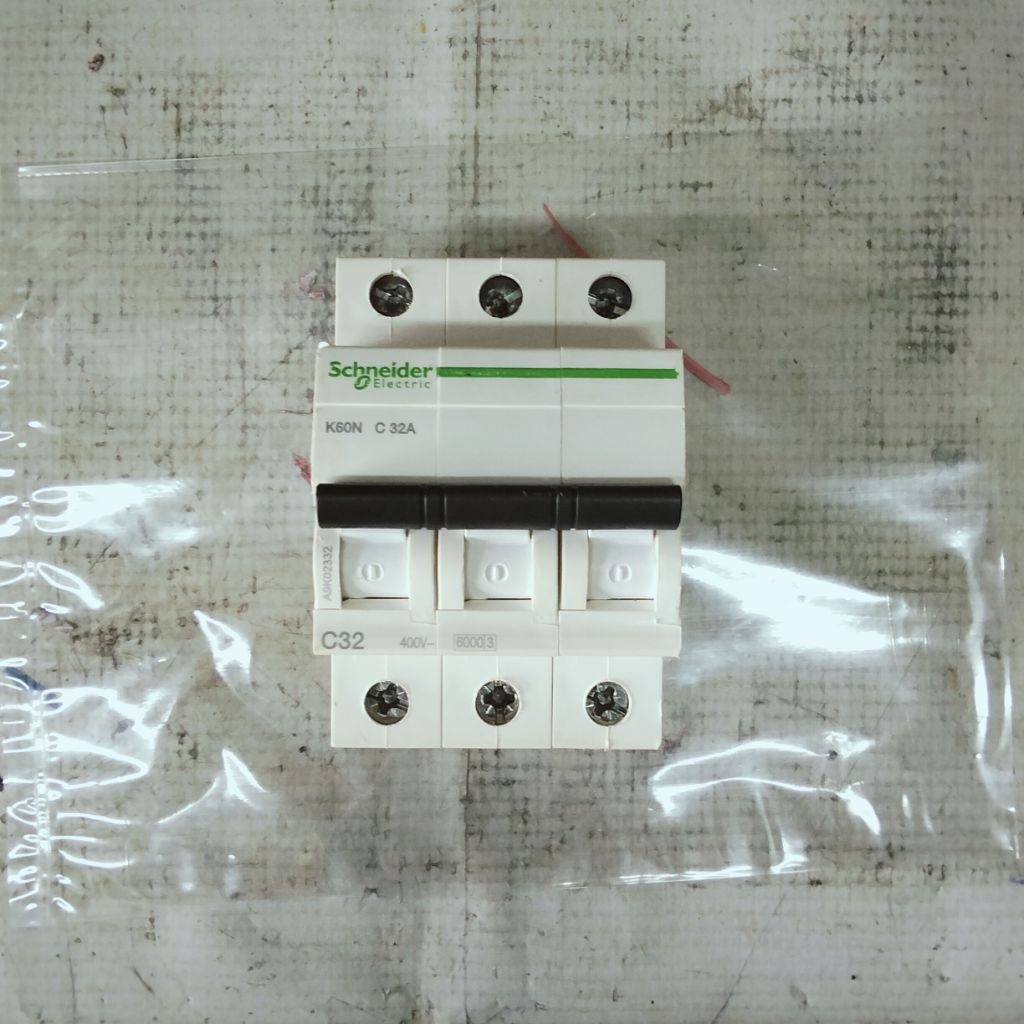 MCB Schneider 3Phase 32A