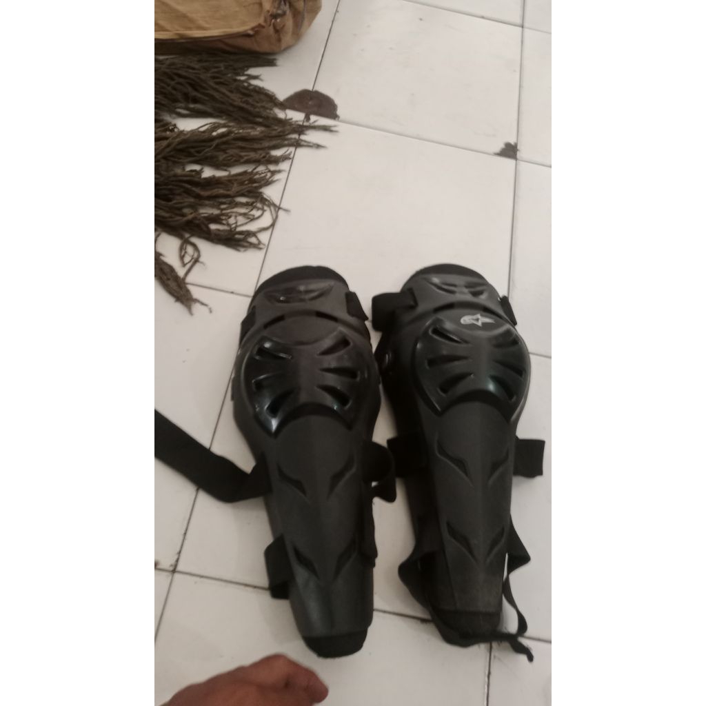 deker pelindung lutut baru stok lama deker pelindung lutut motor