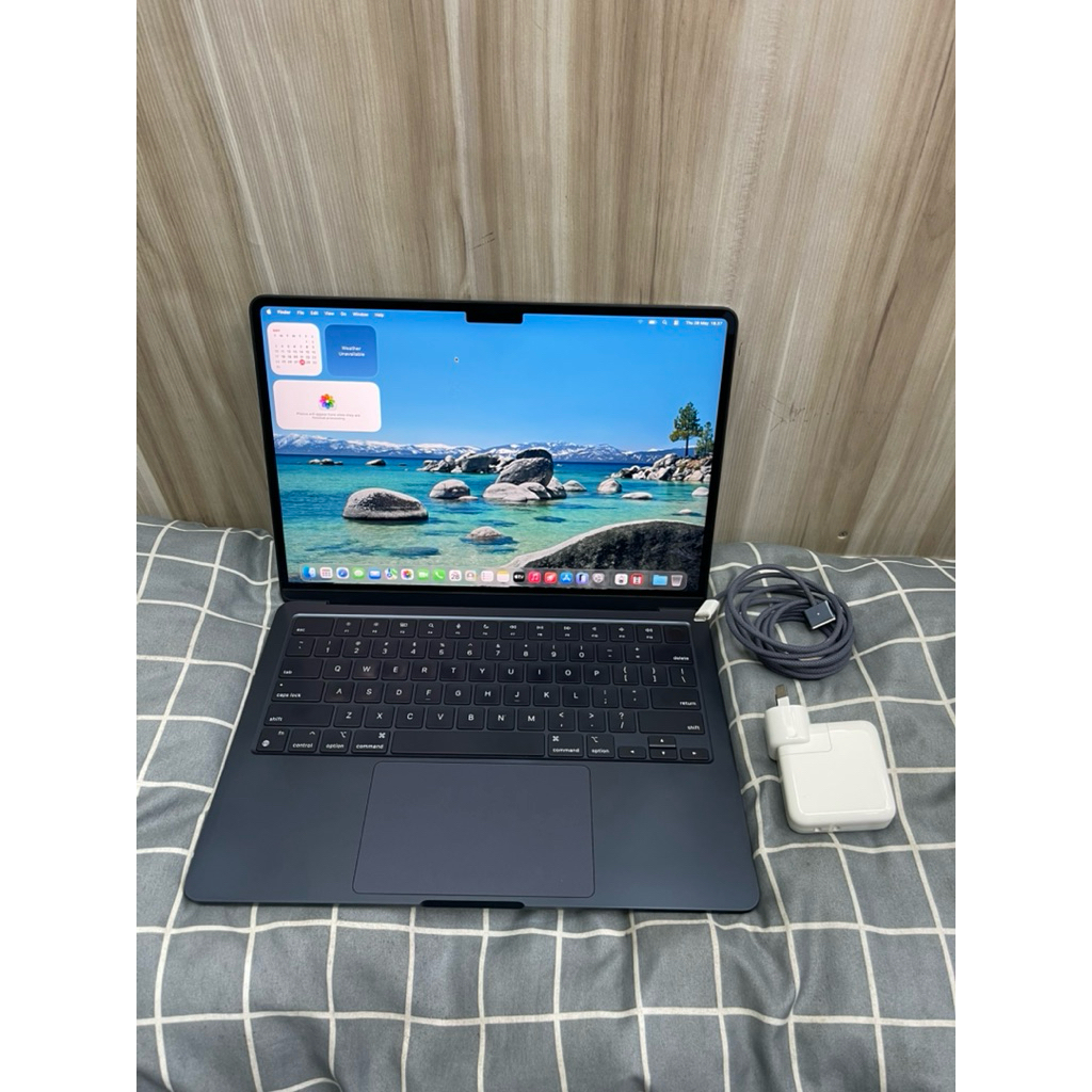 Apple Macbook Air M2 (2022) 13" ram 8/512Gb bekas inter original