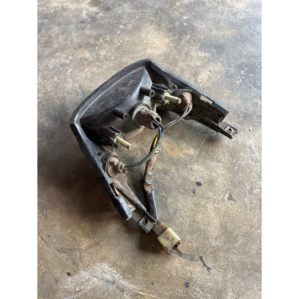 tatakan lampu belakang yamaha sigma