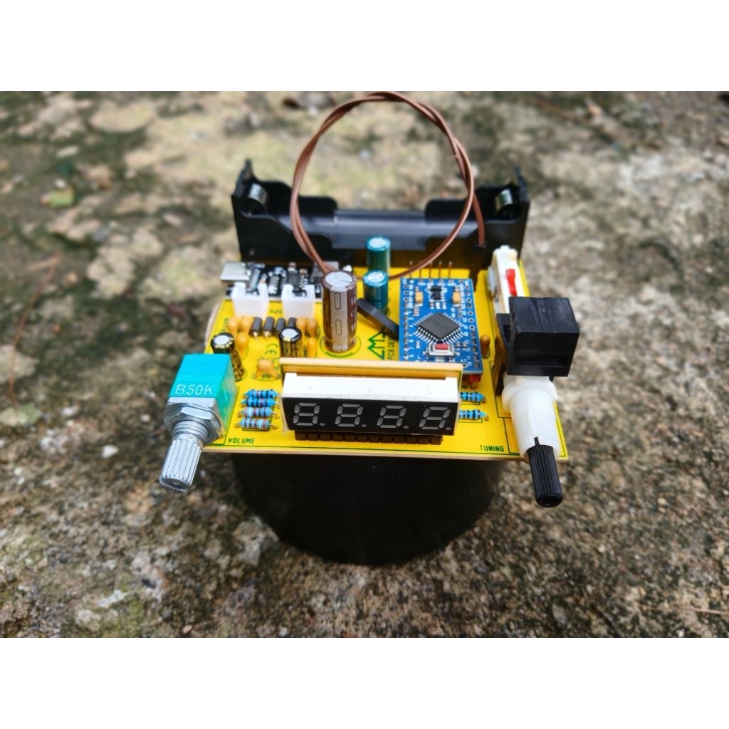 Radio FM DSP Stereo + Display frequency - RDA5807M IP2312 PAM8406 TDA2822 76-108MHz
