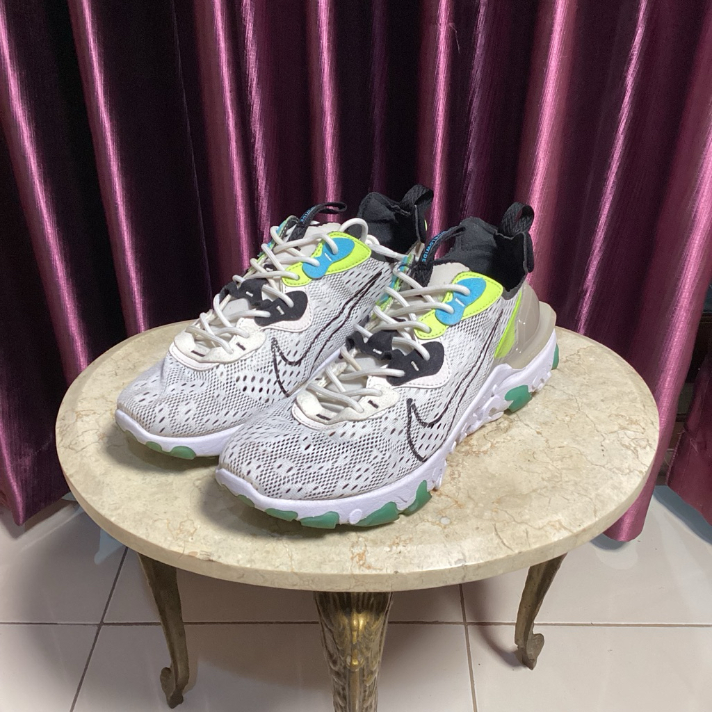Sepatu Nike React Vision Worldwide Pack White Size 44 Like New