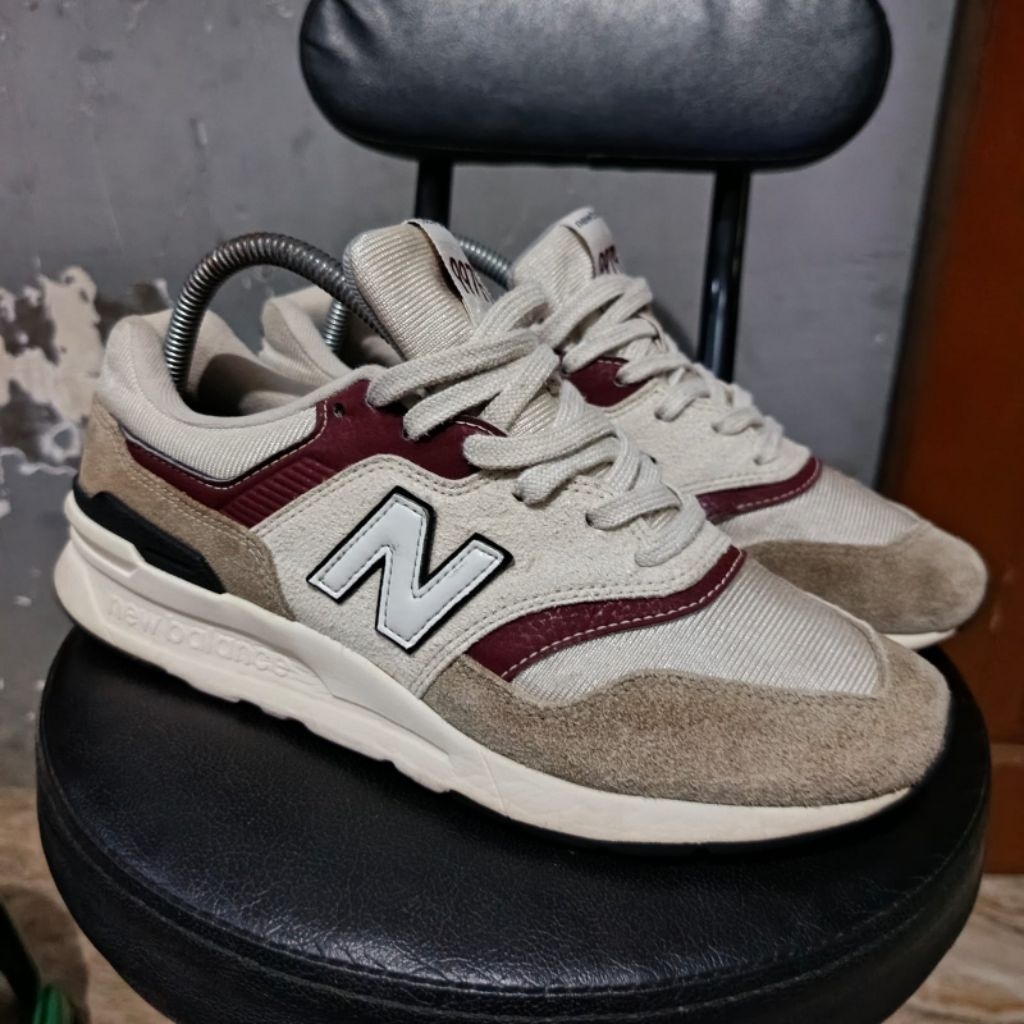 NB New Balance 997H Sepatu Second 100% ORIGINAL Size 40 (25) Kondisi Terbaik