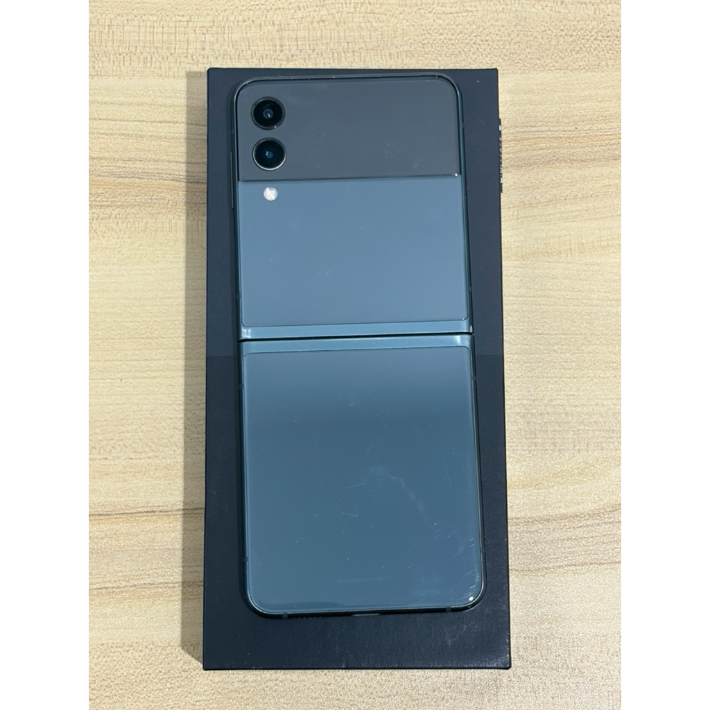 Samsung Galaxy Flip 3 second 8/256 gb