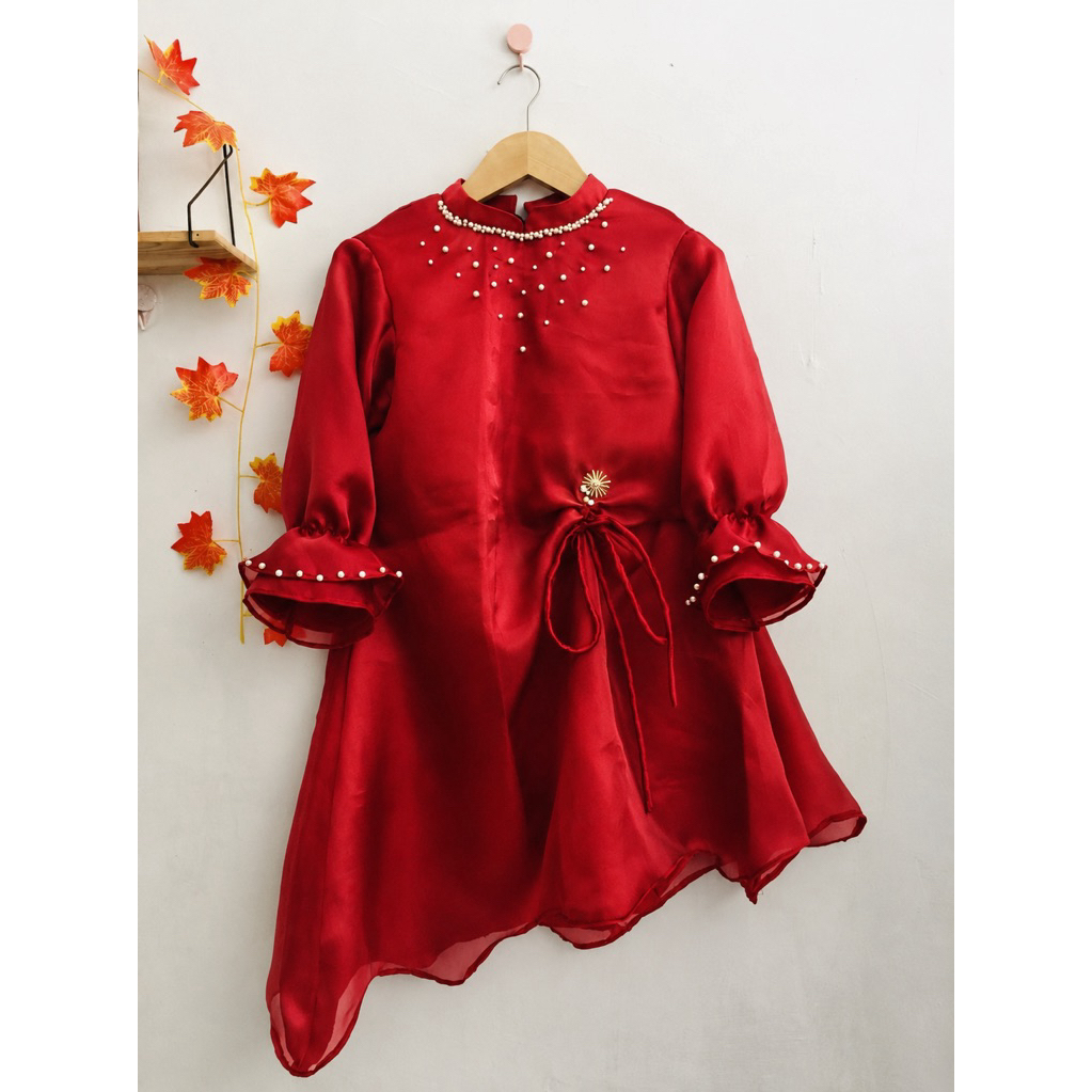 Baju Bodo Modern Organza Mewah – Hitam Elegan dengan Detail Mutiara & Brooch