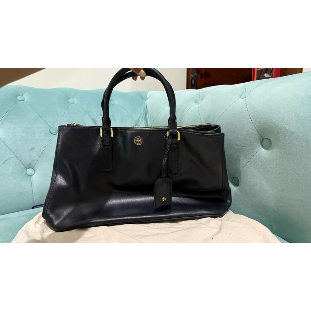 Preloved ~ Tas Tori Burch. defect didalam tas kena tinta. 100% original. harga beli tas 10 jt