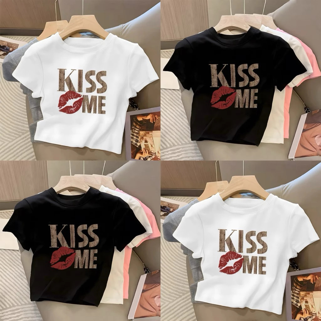 Atasan Wanita Baju Kaos Crop Top Rib Wanita Motif Kiss Me G Motif Full Print