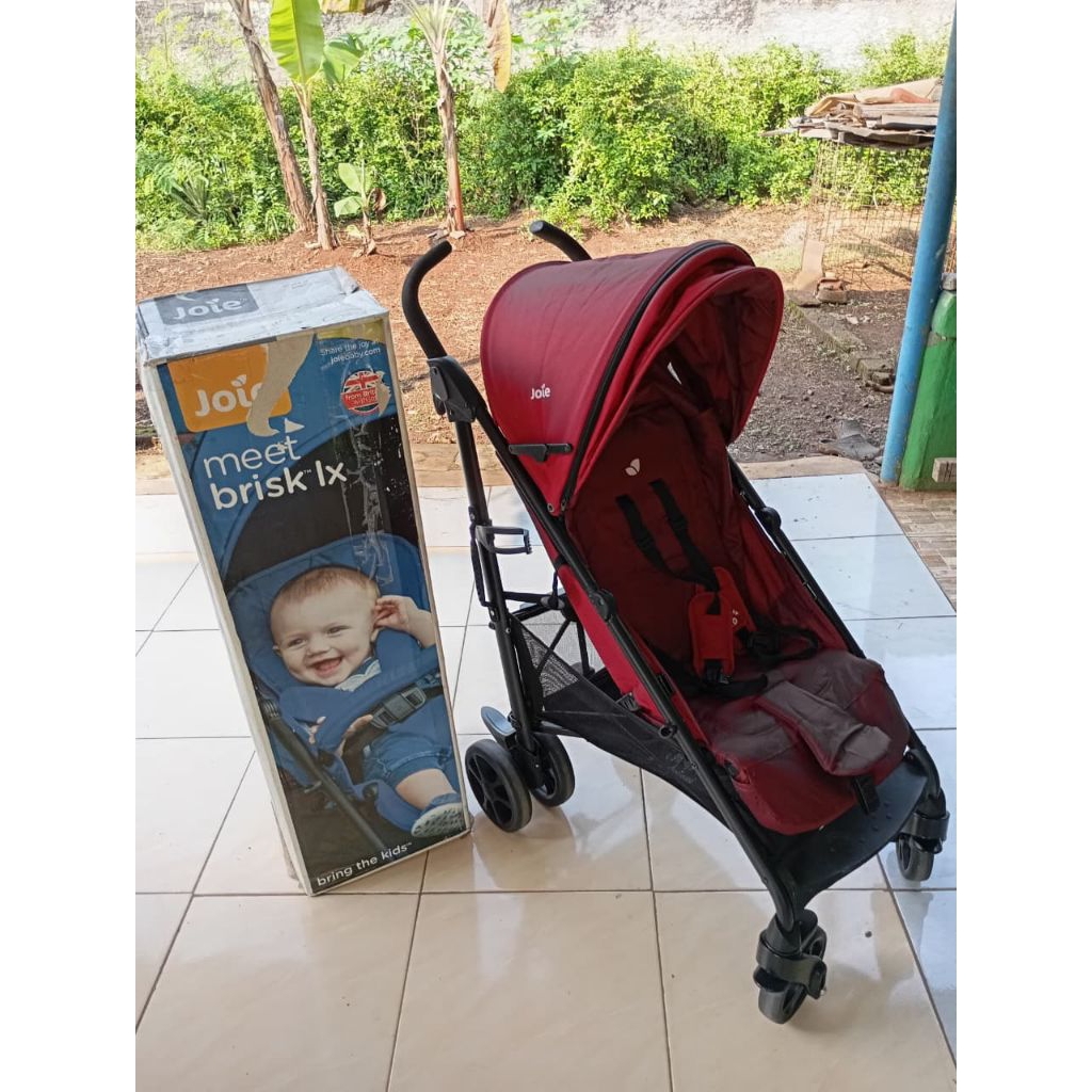 Stroller Joie meet brisk