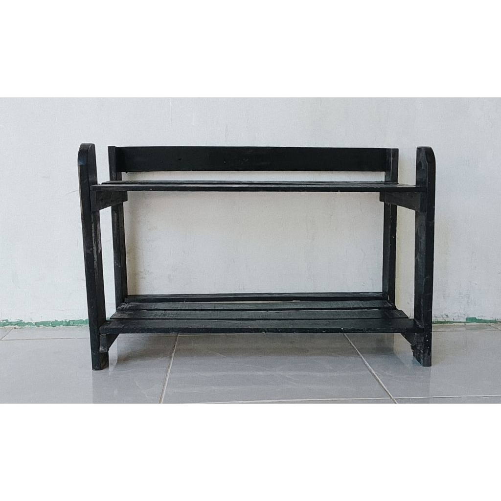 rak sepatu dari kayu