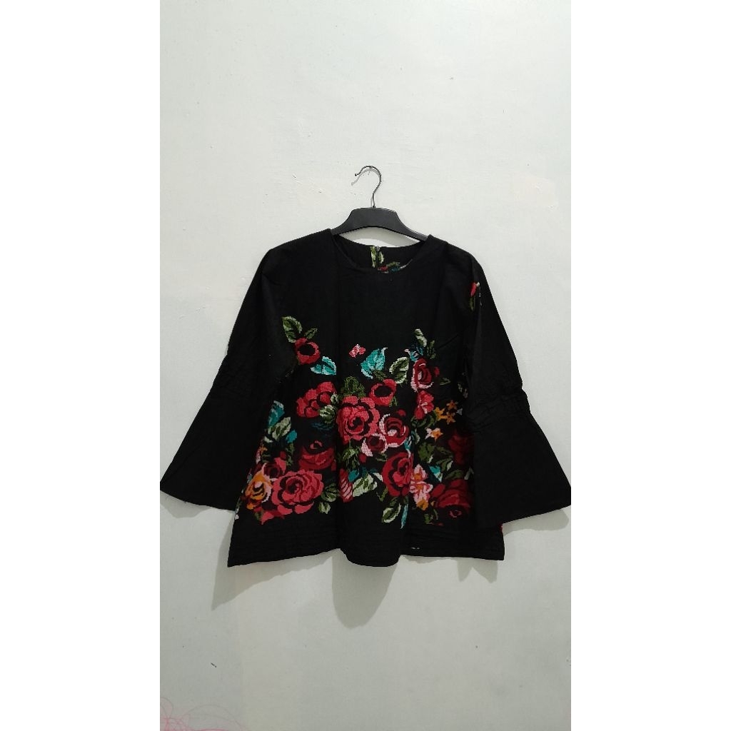 blus bunga bunga