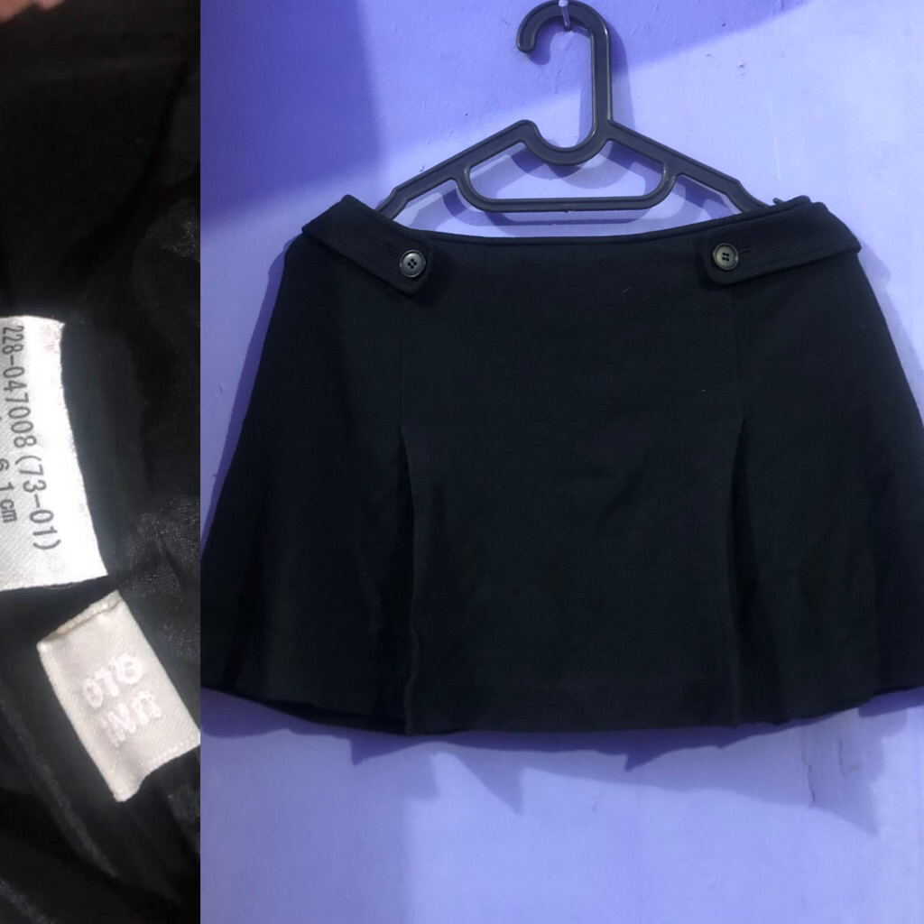 Uniqlo black mini skirt rok pendek hitam