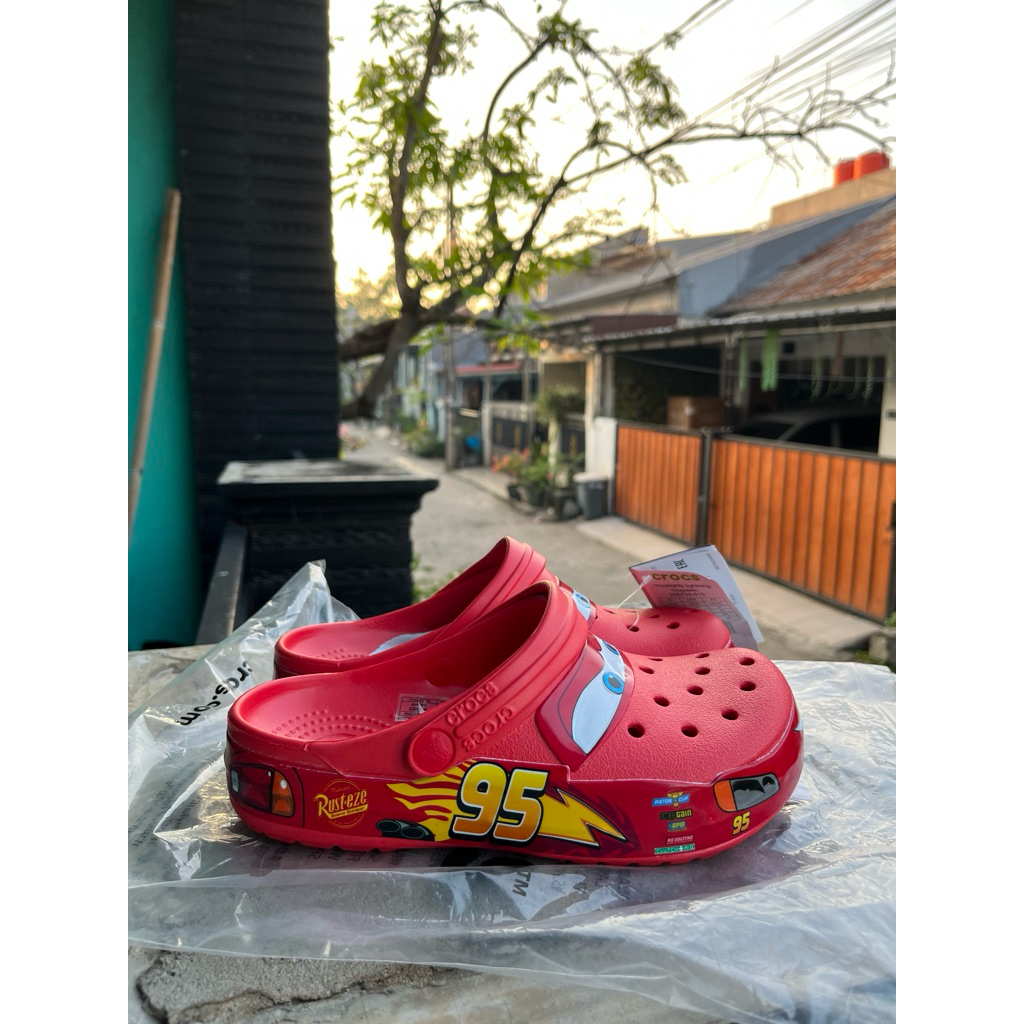 sandal cross classic clog mcqueen lighting clog | sandal kodok collab mcqueen lighting