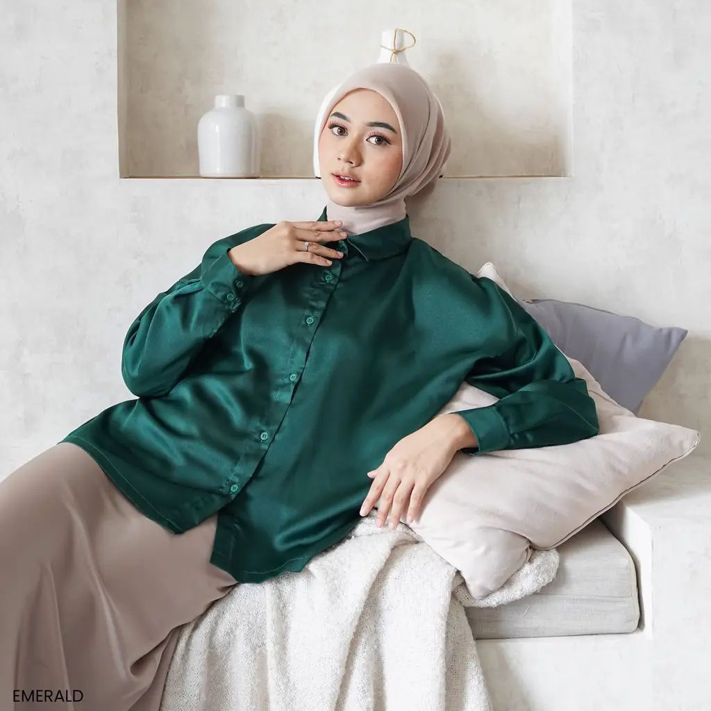 Kemeja Satin Oversized Lila