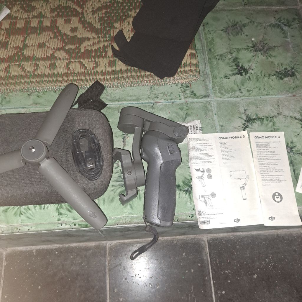 Dji Osmo Mobile 3 Gimbal Stabilizer - Preloved/Bekas