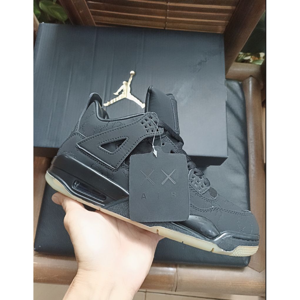 Air Jordan Retro 4 KAWS